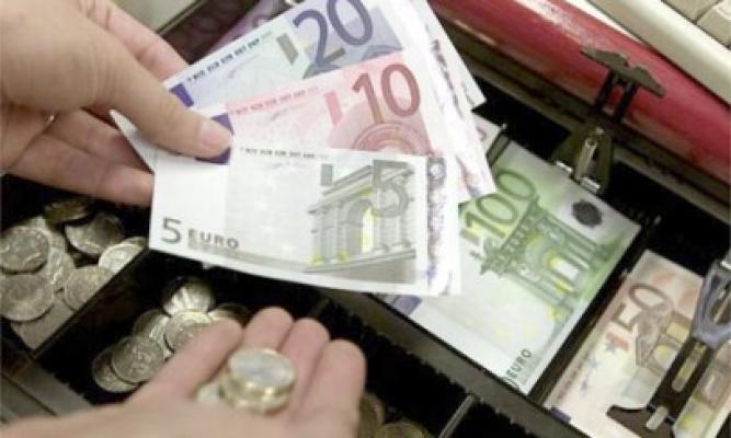 Cursul euro sare de 4,53 lei